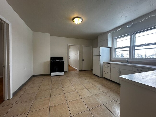 Building Photo - 1017 N Webster Ave