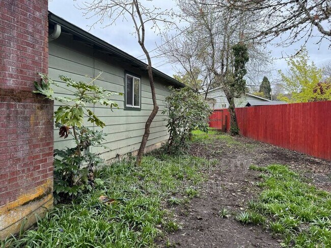 Building Photo - 2315 NW Circle Blvd