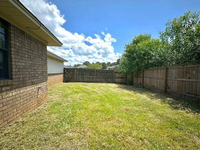 Building Photo - 315 Brookwood Dr