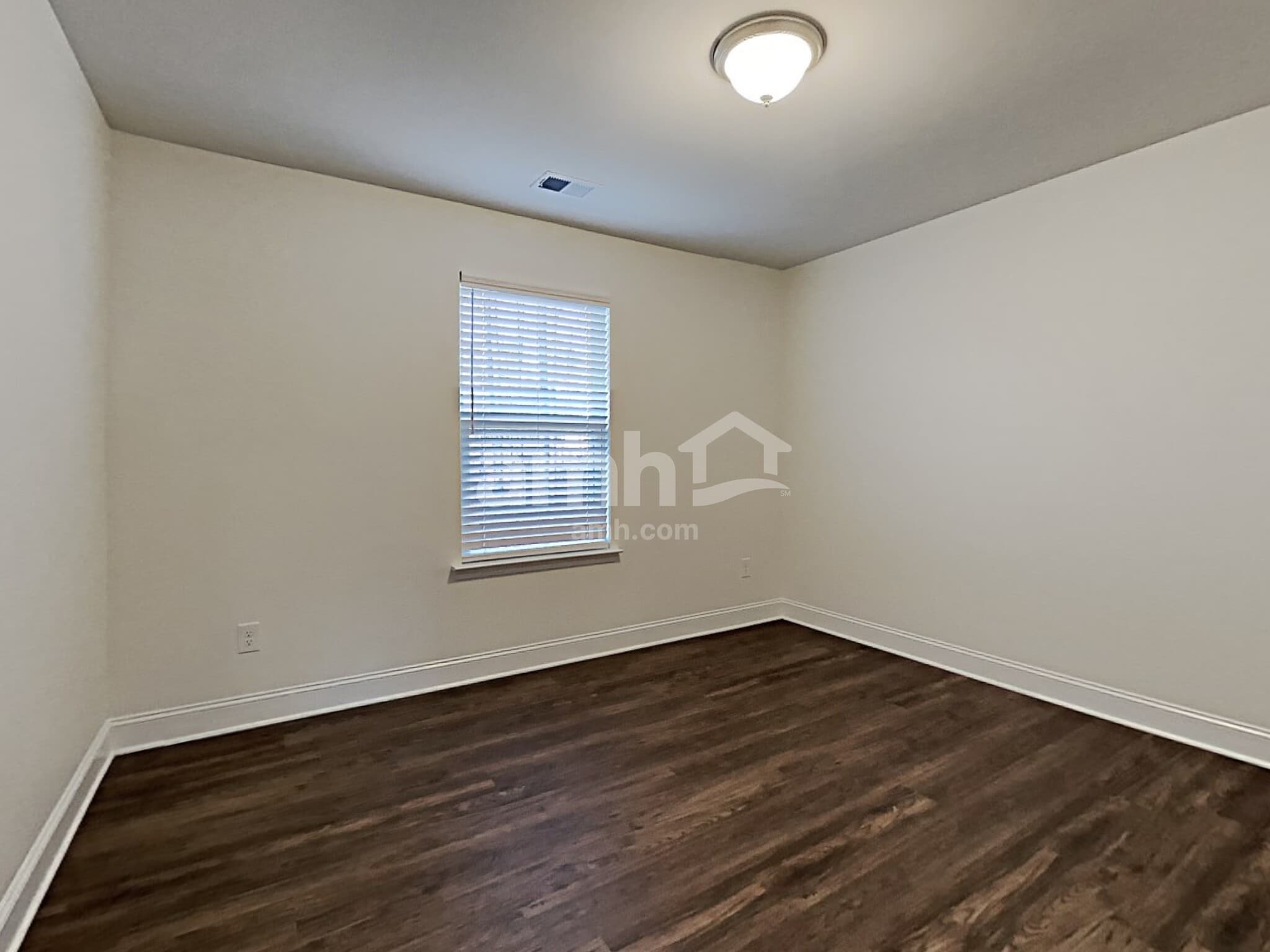 Building Photo - 5175 Valley Dr