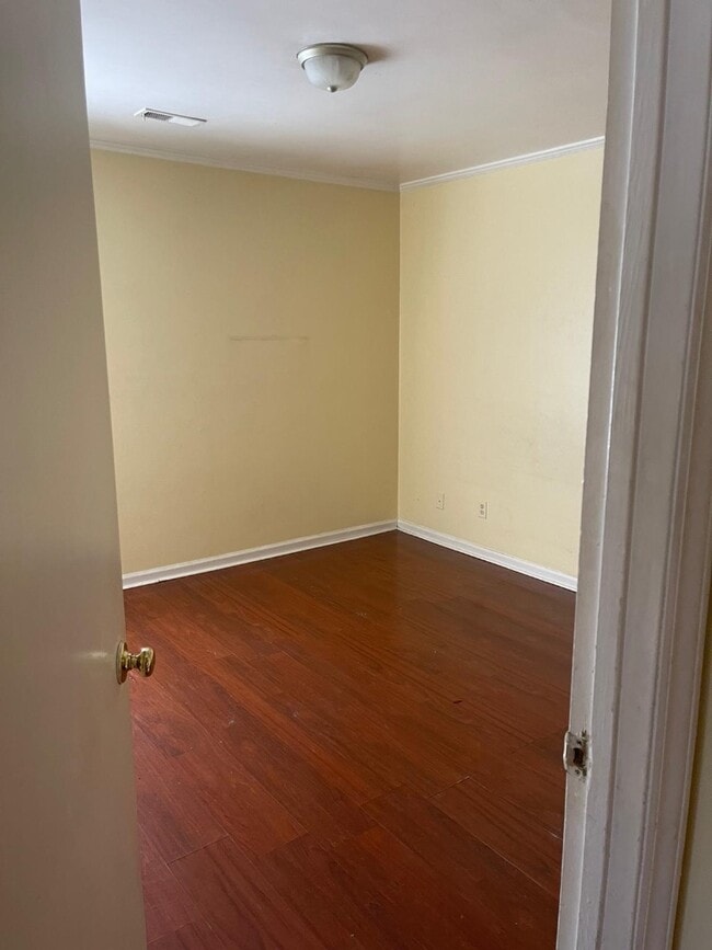 Building Photo - 713 Springfield Rd