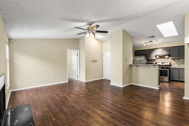 Building Photo - Great Location 2nd Floor Condo