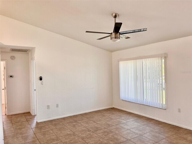 Building Photo - 931 Fairfax Terrace NW