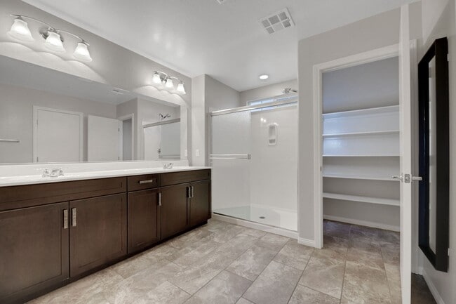 Building Photo - Gorgeous Henderson Home