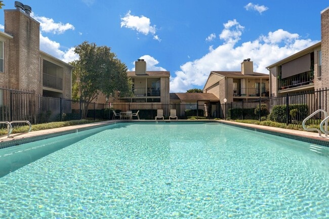 Building Photo - 700 Thicket Ln