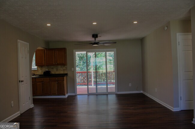 Building Photo - 61 Scoby Ct
