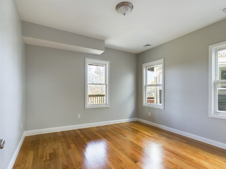 Building Photo - 39 Calumet St
