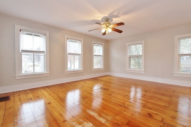 Building Photo - Updated 3 bedroom 1 bath home in downtown Morris