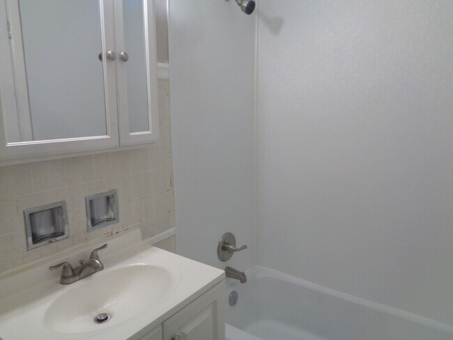 Building Photo - 8244 W 87th St