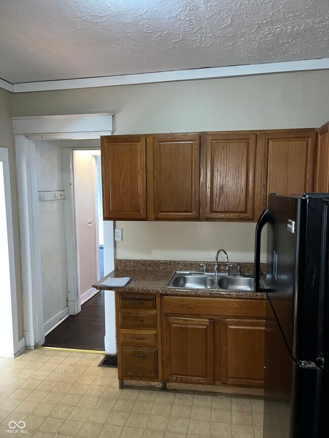 Building Photo - 3179 N Kenwood Ave