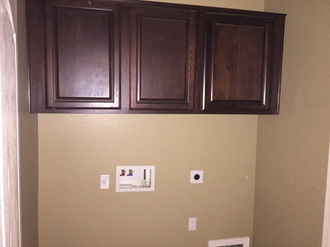 Building Photo - This is a great home located in Seville