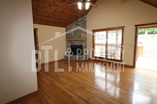 Building Photo - 574 Baldknobber Dr