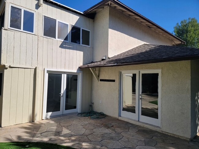 Building Photo - Spacious 5 Bedroom in Mission Viejo!