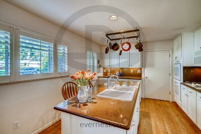 Building Photo - 4-Bed/3-Bath Home/Available Soon!