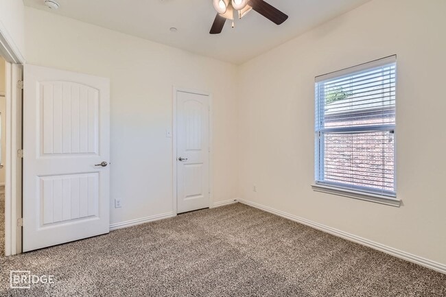 Building Photo - 1412 Lakecrest Ln
