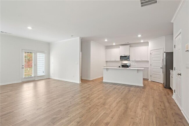 Building Photo - 6072 Knickerbocker St