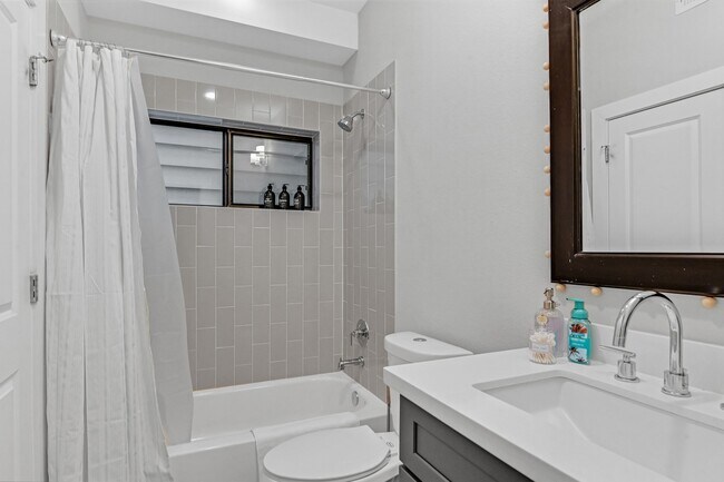 Building Photo - 211 Milby St