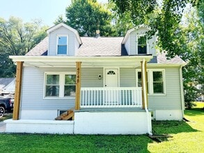 Building Photo - Move In Ready....4748 Warnock Ave