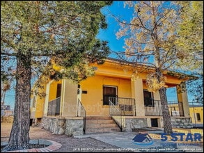 Building Photo - 2526 Yandell Dr