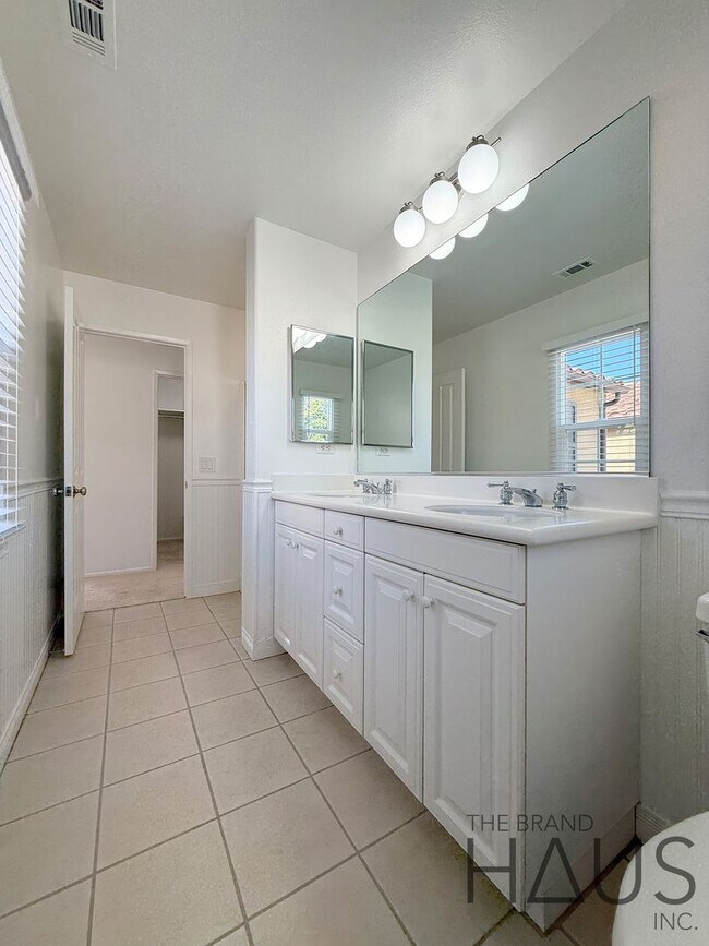 Building Photo - Desirable Oak Creek Community Detached Home with Two Car Garage