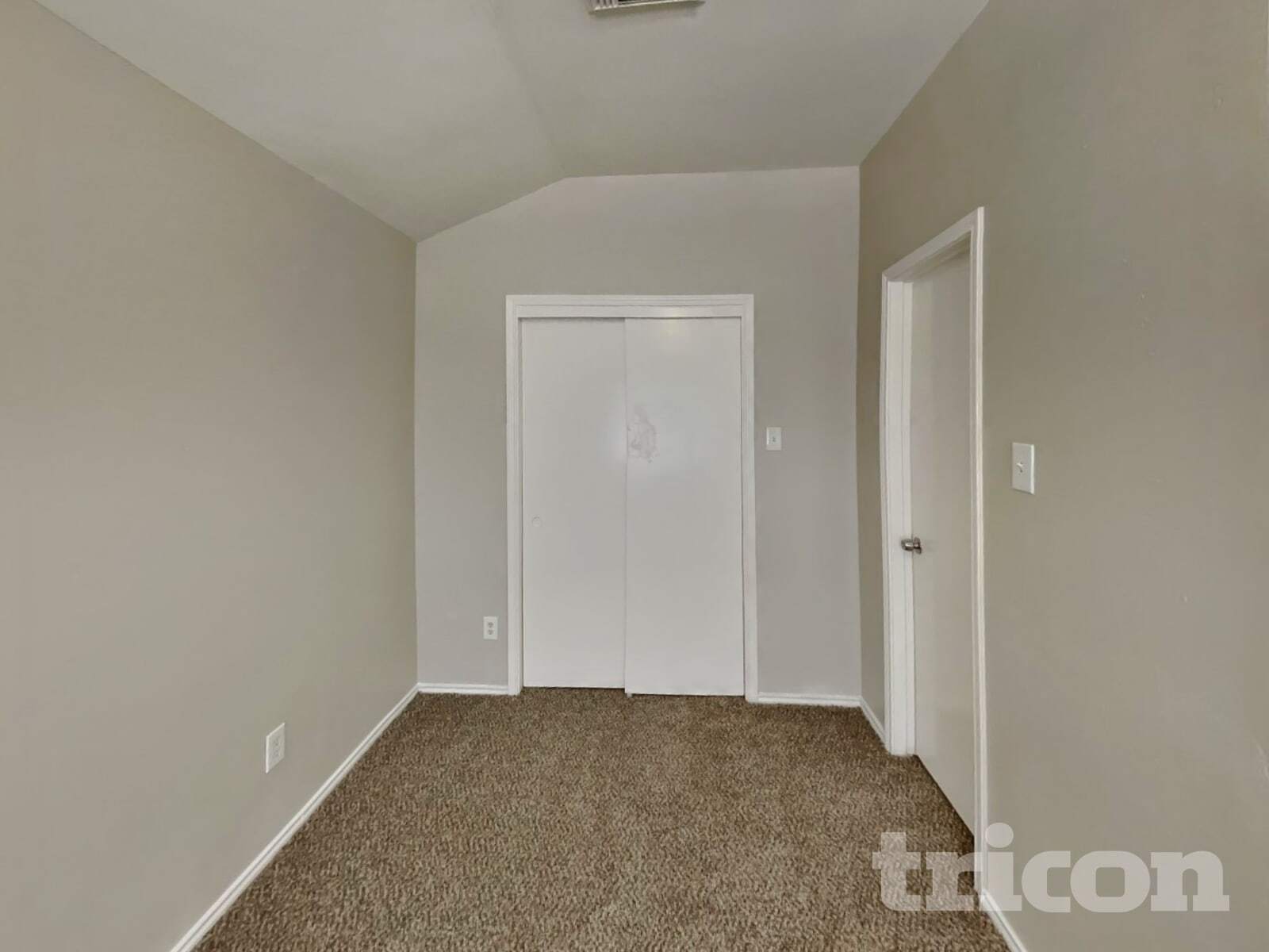 Building Photo - 12844 Edgewood Park Dr