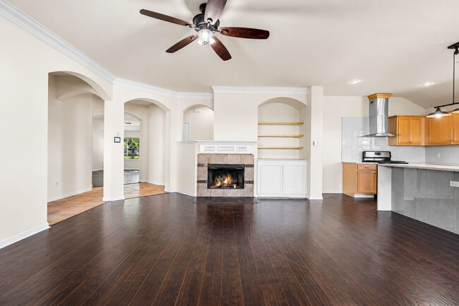 Building Photo - 2719 Riverhollow Ln