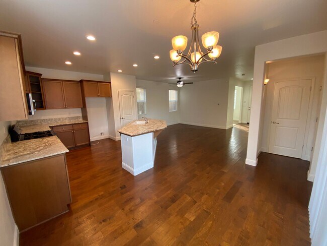 Building Photo - Beautiful 2 Story Home in Gated Avalon Com...