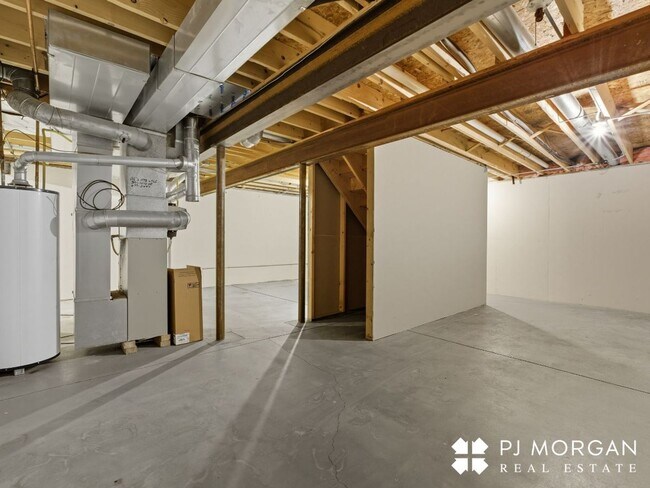 Building Photo - 3 Bedroom, 3 Bathroom - Available Immediately