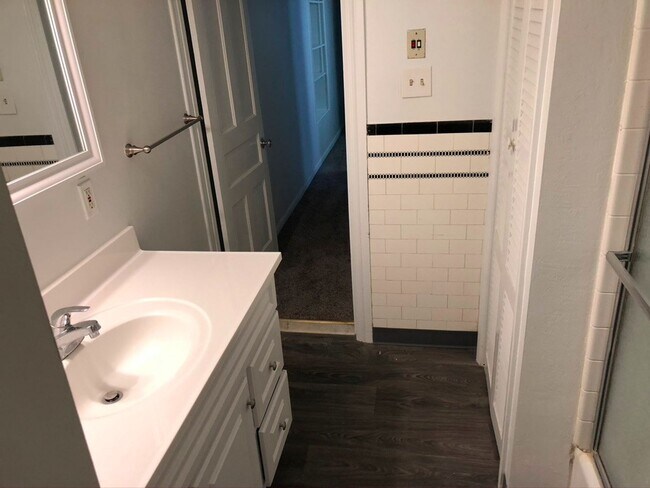 Building Photo - 153 Main St