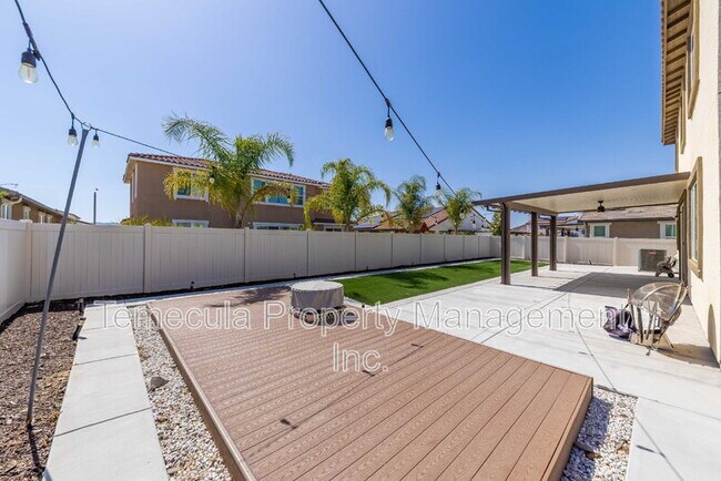 Building Photo - 34065 Helenium St