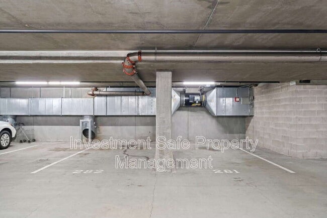 Building Photo - 300 W Beech St