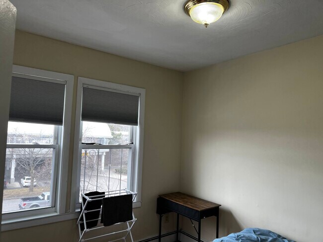 Building Photo - 10 Hyde Park Ave