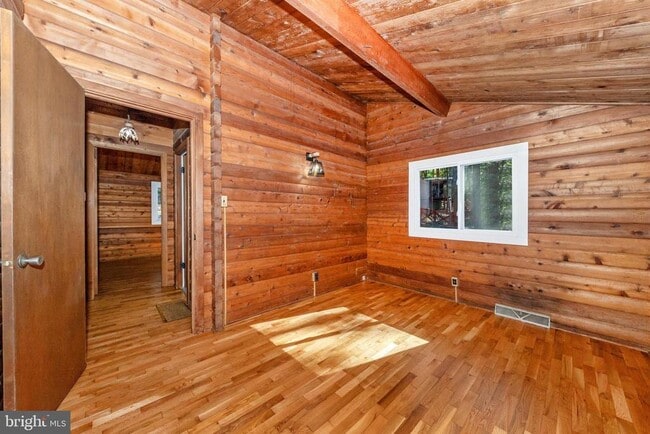 Building Photo - 305 Highview Rd