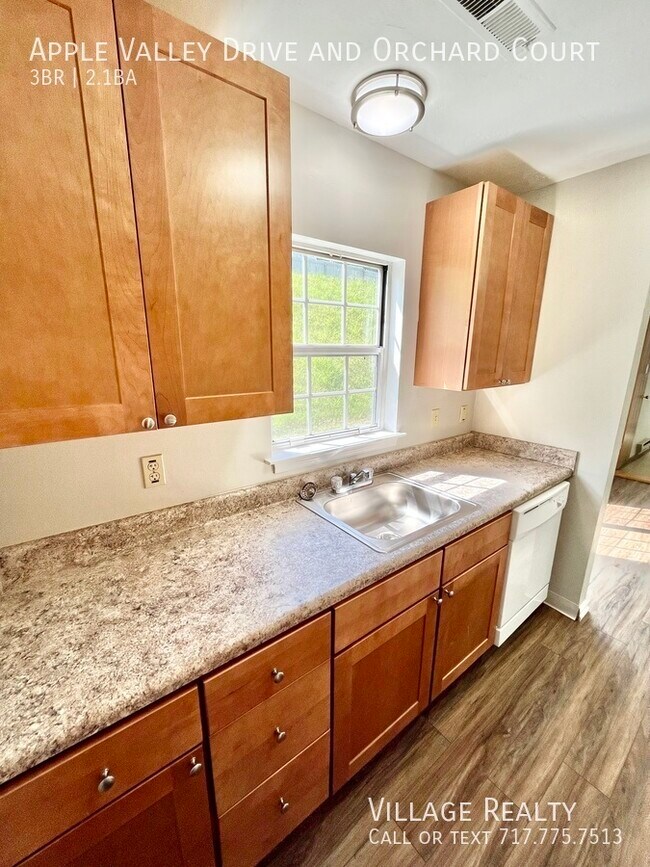 Building Photo - 710 Apple Valley Dr