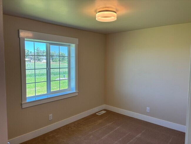 Building Photo - 5265 S 4300 W
