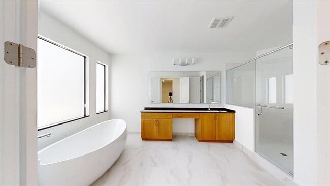 Building Photo - 8299 Essex Country Clb Dr