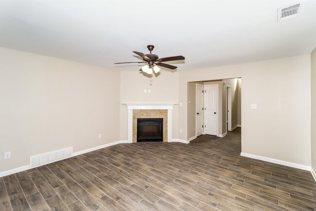 Building Photo - 10186 Sterling Ridge Dr