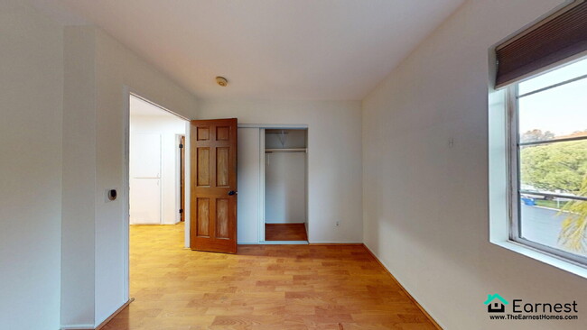 Building Photo - Charming 4-Bed/2.5-Bth Home in Prime Santa...