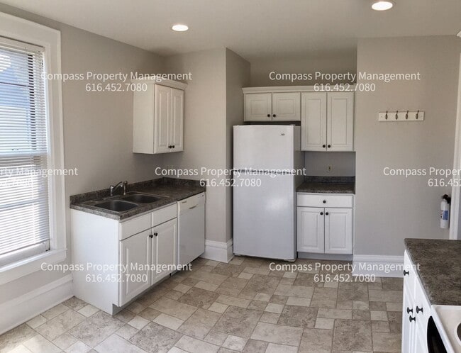 Building Photo - 543 Union Ave SE