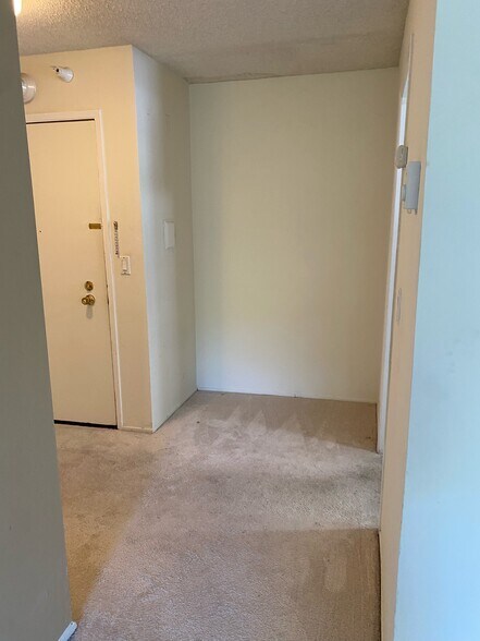 Building Photo - 4 Admiral Dr