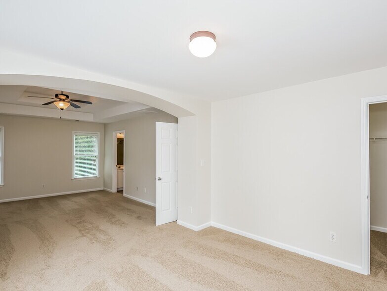 Building Photo - 3067 Woodbridge Ln