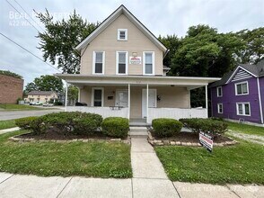 Building Photo - 422 Washtenaw Ave