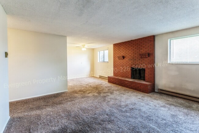 Building Photo - 915/917 Camelot Ct