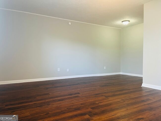 Building Photo - 403 Breezy Pnes