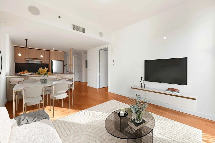 Building Photo - 123 Melrose St