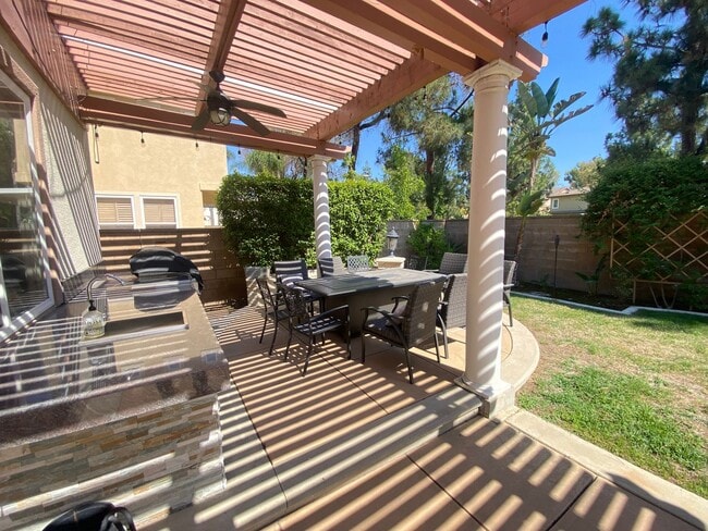 Building Photo - Luxurious 4 Bedroom Fullerton House For Re...