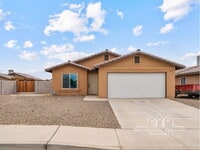 Building Photo - 3-bedroom, 2-bathroom home in Trail Estates