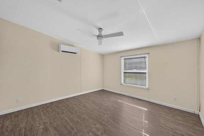Building Photo - 322 Cedar Creek Rd