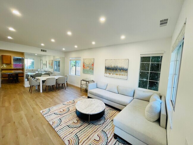 Building Photo - 38343 Bonino Dr