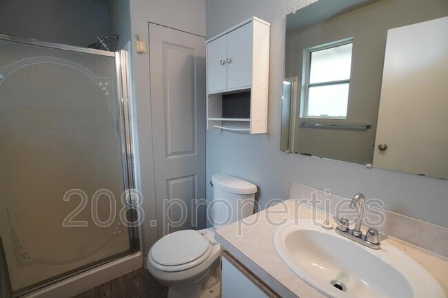 Building Photo - 1009 N Stilson Rd